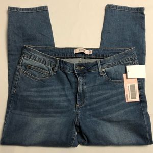 NWT JustFab size 32 cropped jeans